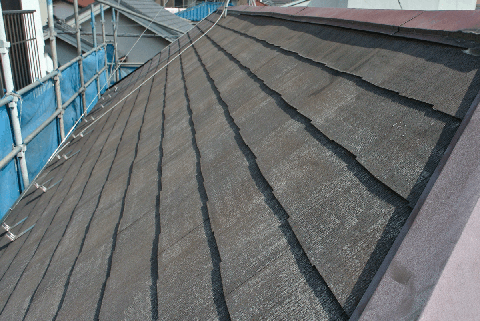高圧洗浄後の　ガイナ塗装前の　屋根の写真